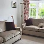Willow 3 Bed, Cosy Stopover, Dogs Welcome * Thornton-le-Beans